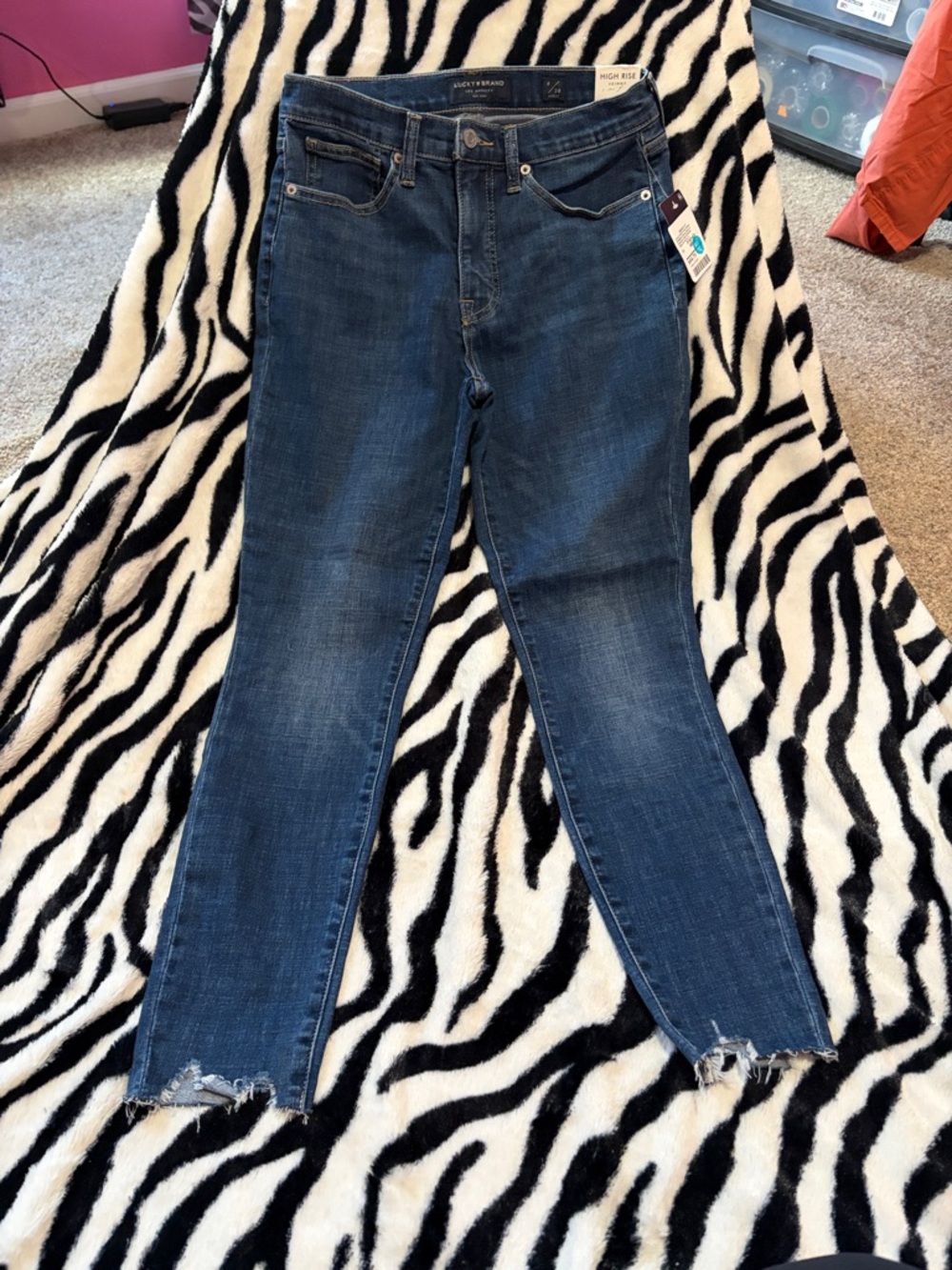 Size 6/28 Lucky Brand Mid-Rise Skinny Jeans in Dark Blue Wash